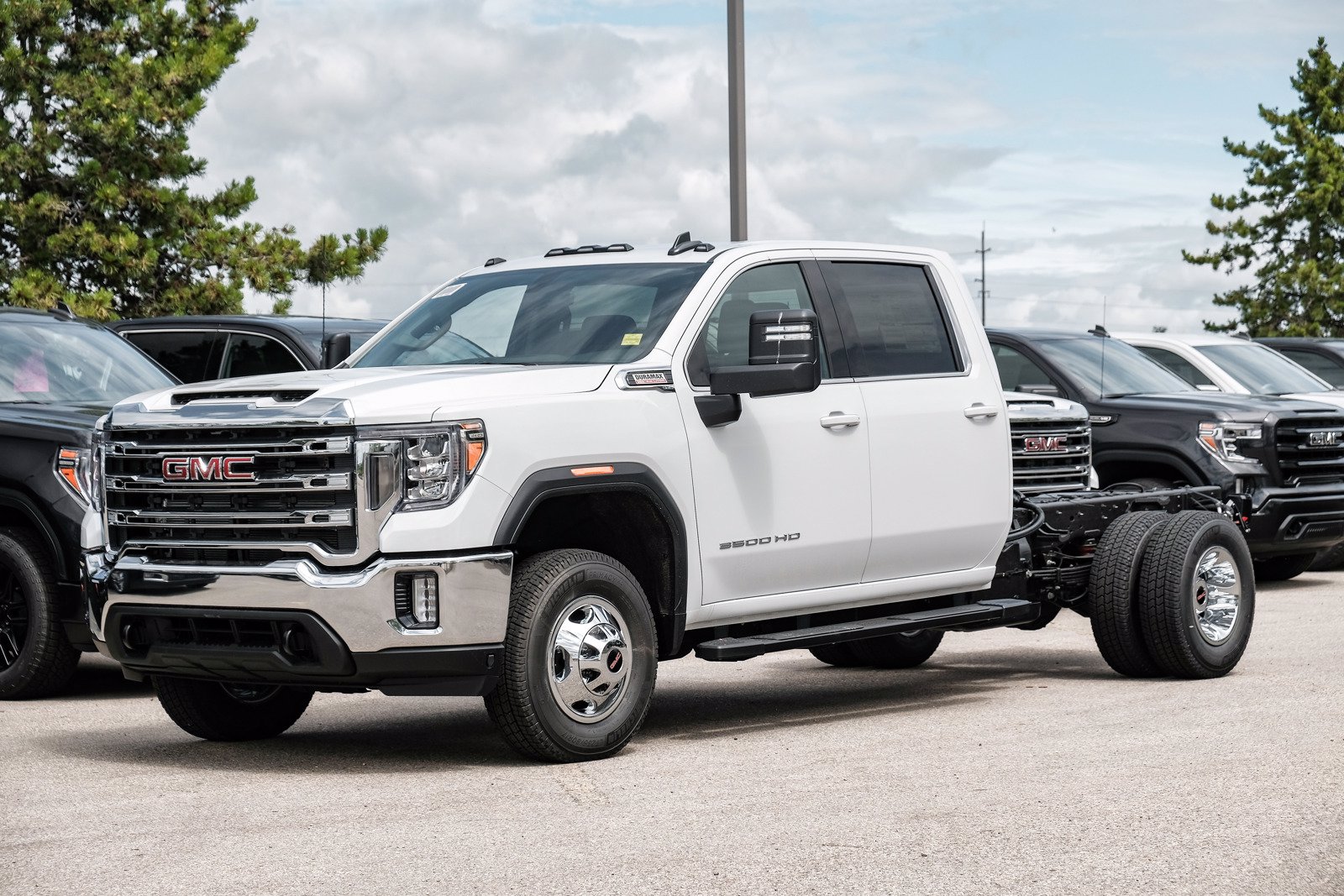 New 2020 GMC Sierra 3500HD CC SLE 4WD Crew Cab Chassis-Cab